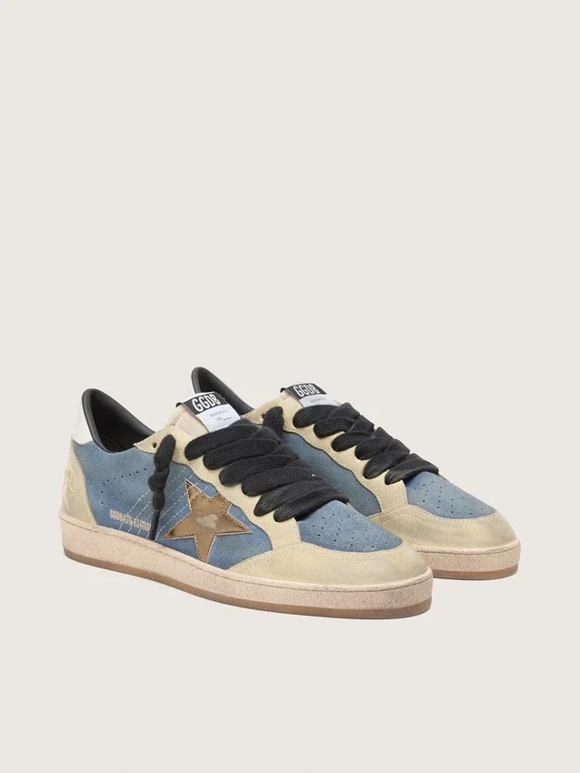 Herren-Modell „Ball Star LTD“ aus denimblauem Wildleder mit metallisch-goldenem Lederstern