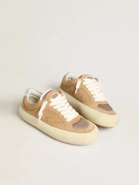 Herren-Schuh „Space-Star Cube“ aus tabakfarbenem Wildleder mit perforiertem Stern