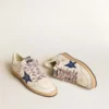 Herren-Sneaker „Ball Star“ aus Nappaleder mit blauem Stern aus Wildleder und Fersenlasche aus platinfarbenem Leder