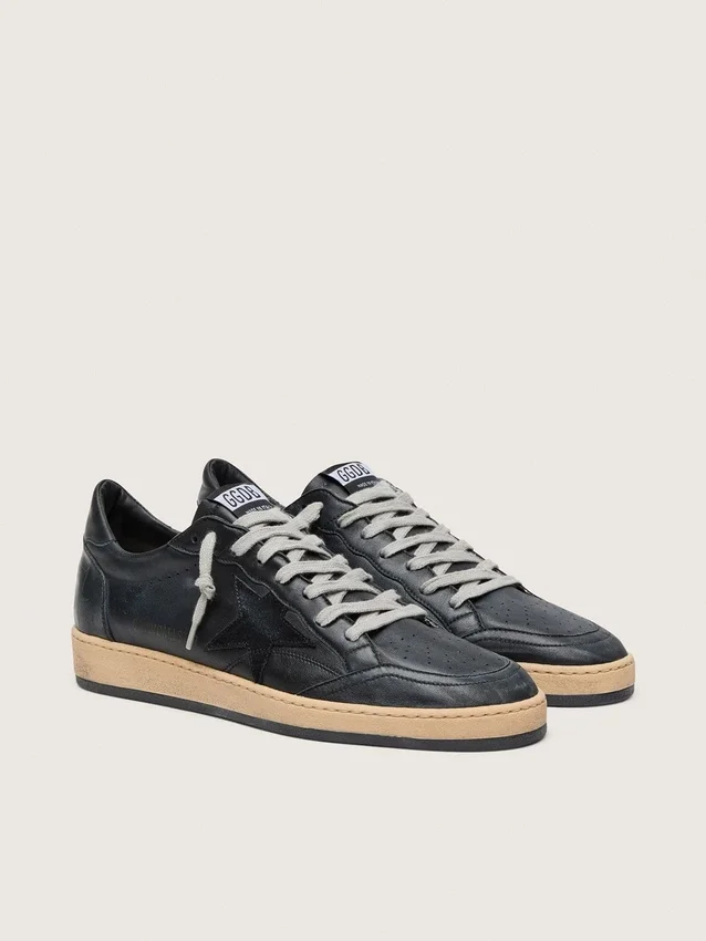 Herren-Sneaker „Ball Star“ aus schwarzem Nappaleder mit Stern aus Wildleder und Fersenlasche aus Nappaleder