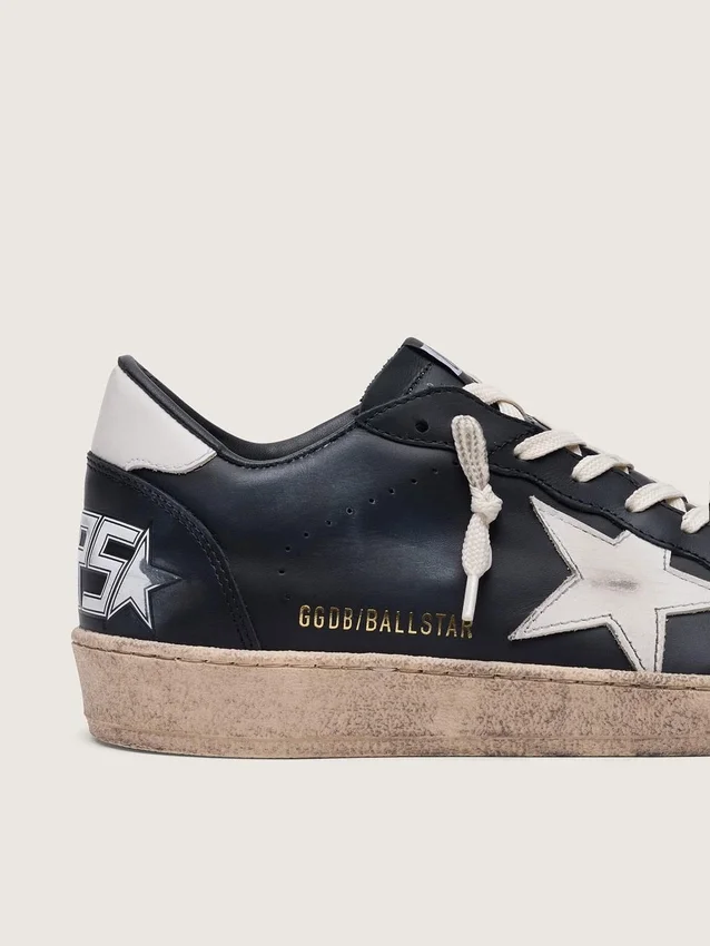 Herren-Sneaker „Ball Star“ aus schwarzem Nappaleder mit weißem Lederstern und Fersenlasche