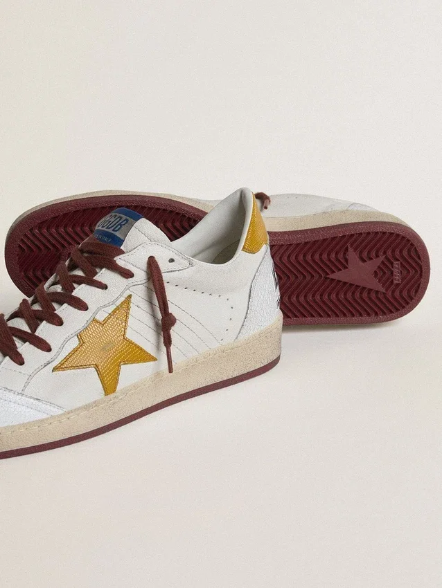 Herren-Sneaker „Ball Star“ aus weißem Nappaleder mit gelbem Lederstern im Animal-Print und Fersenlasche