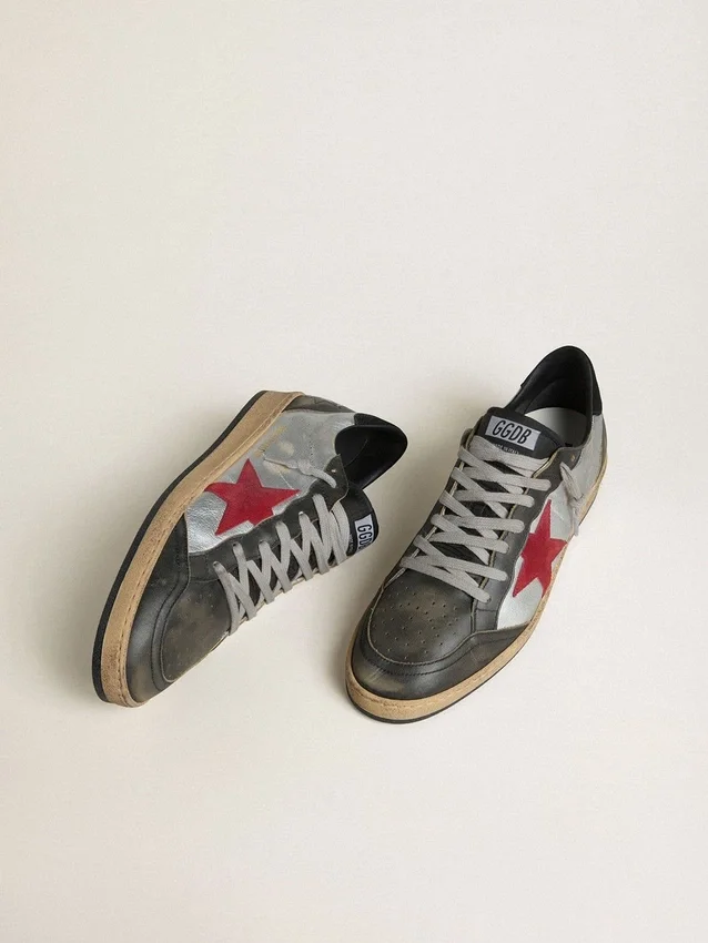 Herren-Sneaker „Ball Star LTD“ aus silbernem Laminatleder mit rotem Stern aus Wildleder und schwarzen Einsätzen