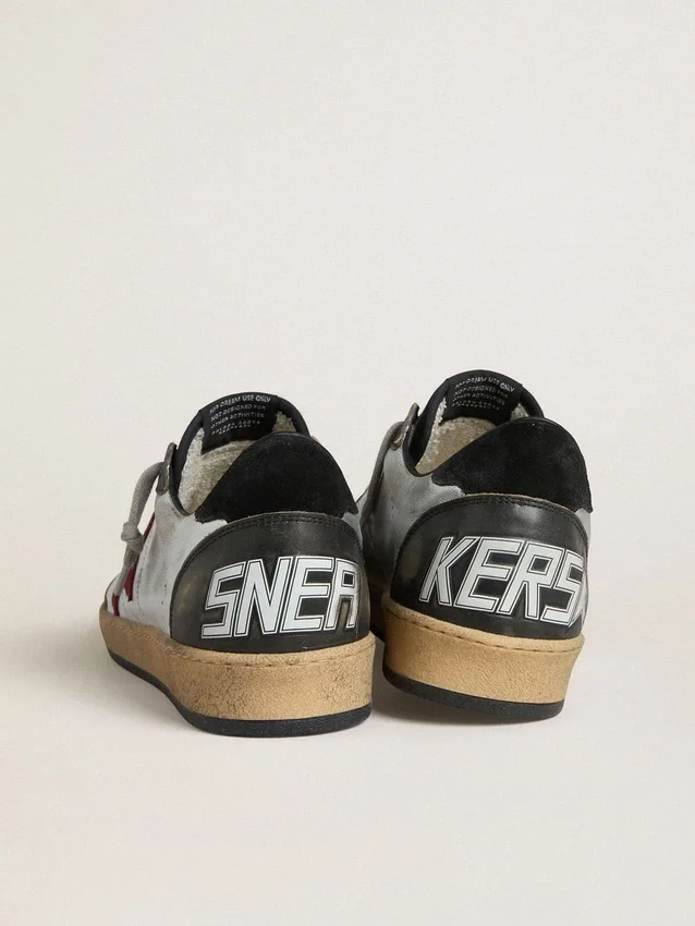 Herren-Sneaker „Ball Star LTD“ aus silbernem Laminatleder mit rotem Stern aus Wildleder und schwarzen Einsätzen