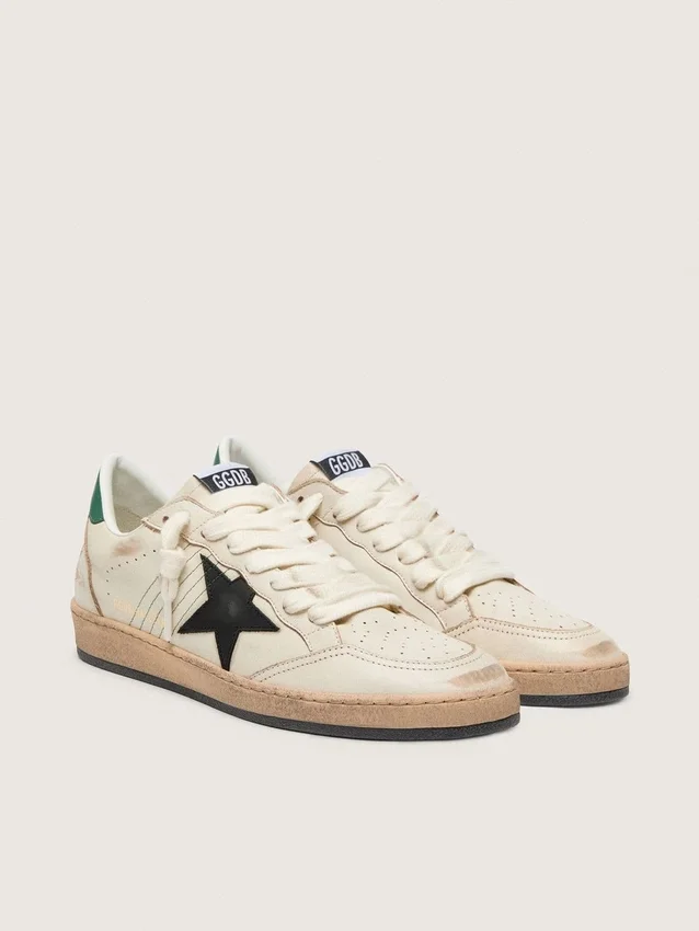Herren-Sneaker „Ball Star“ mit schwarzem Lederstern und grüner Lederlasche an der Ferse
