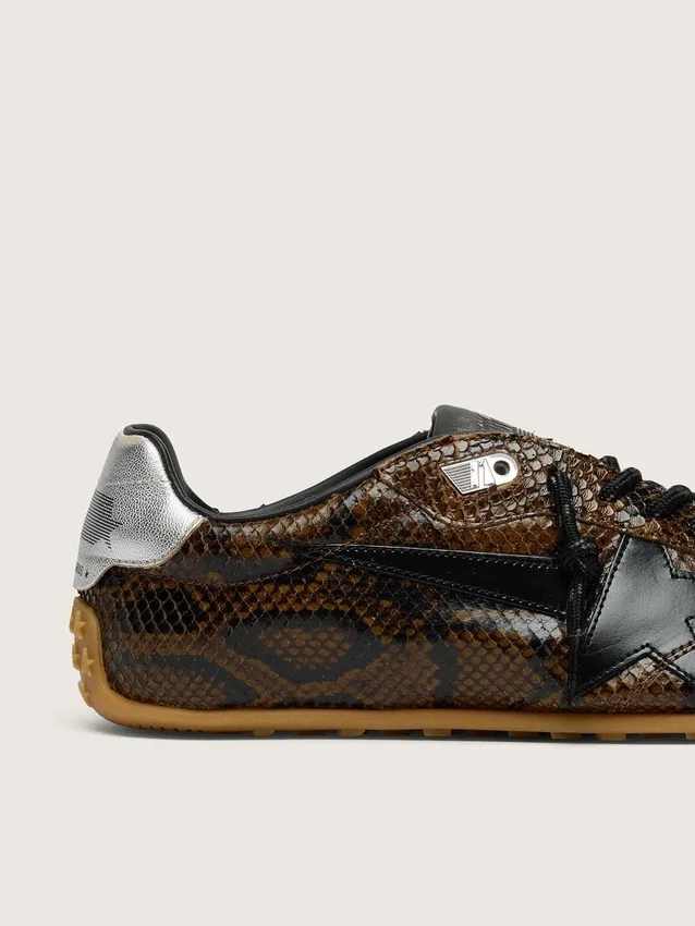 Herren-Sneaker „Marathon Speed“ aus Leder mit braunem Schlangenprint, schwarzem Stern und silberner Fersenlasche aus Leder
