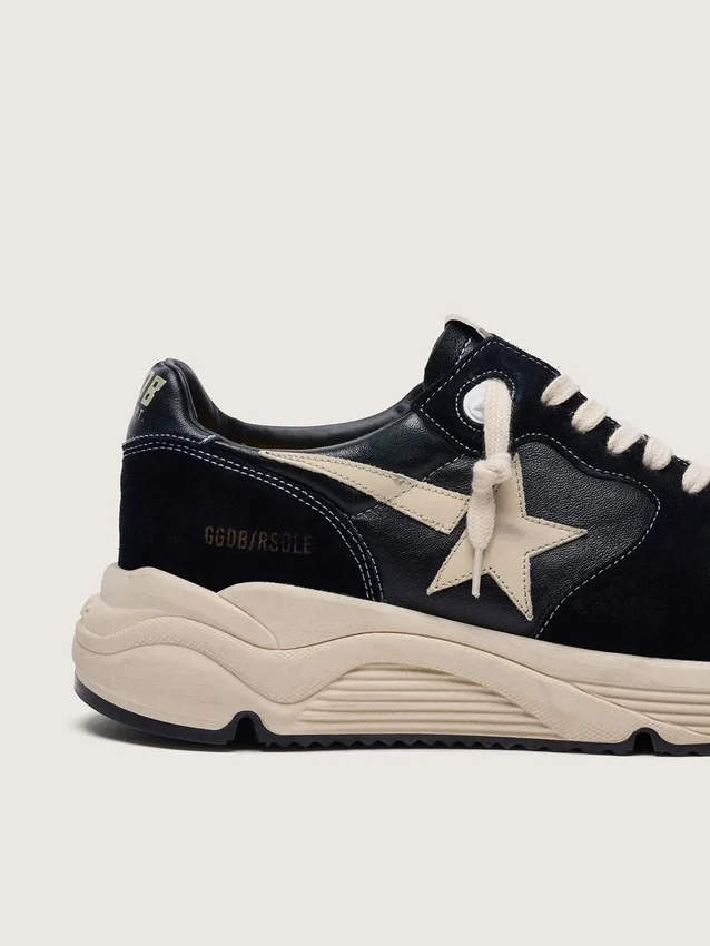 Herren-Sneaker mit Running Sole aus schwarzem Nappaleder und Wildleder mit weißem Stern