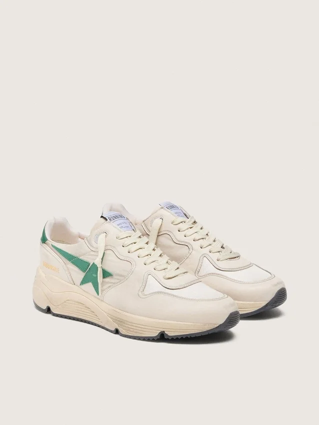 Herren-Sneaker „Running Sole“ aus cremefarbenem Nylon und Leder mit grünem Lederstern