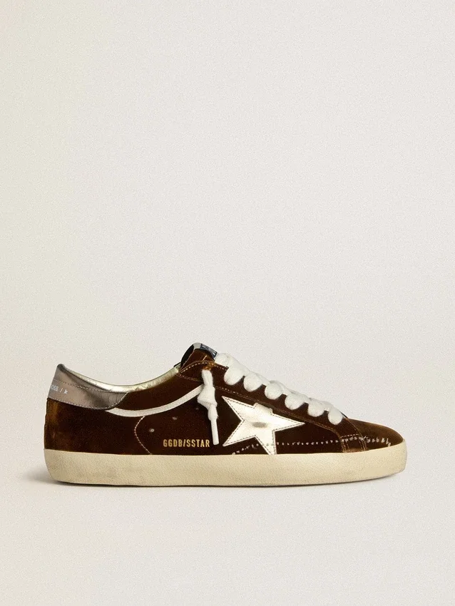 Herren-Super-Star aus cognacfarbenem Samt mit Stern und Fersenlasche aus Metallic-Leder