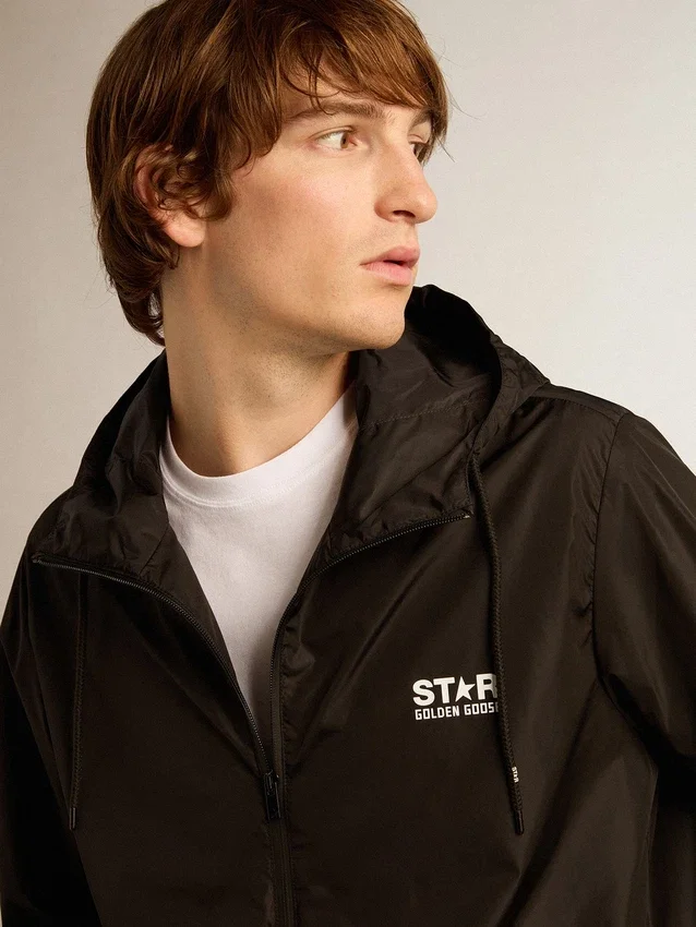 Herren-Windjacke mit kontrastierendem weißem Logo und Stern