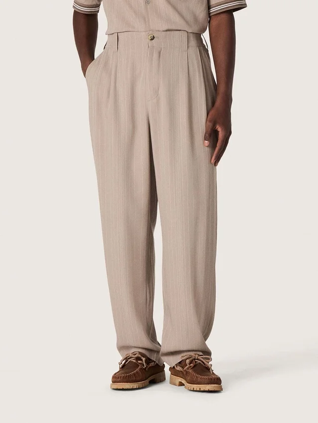 Herrenhose aus grauer Wollmischung mit Nadelstreifen-Motiv