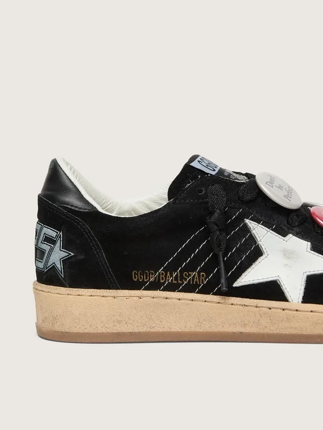 Herrenmodell „Ball Star LTD“ aus schwarzem Wildleder mit Lederwaren