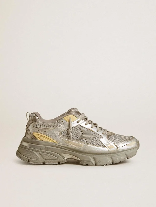 Herrenmodell „Lightstar“ aus Metallic-Leder und silbernem Mesh mit grauem Stern
