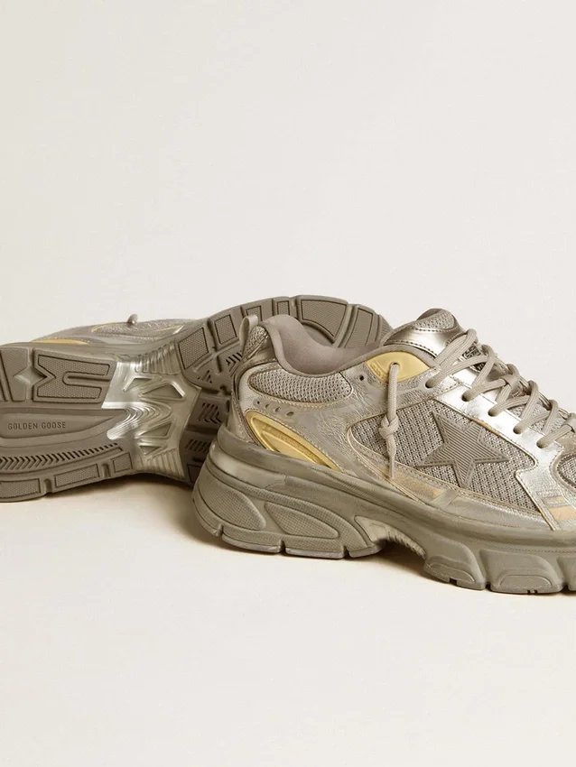 Herrenmodell „Lightstar“ aus Metallic-Leder und silbernem Mesh mit grauem Stern