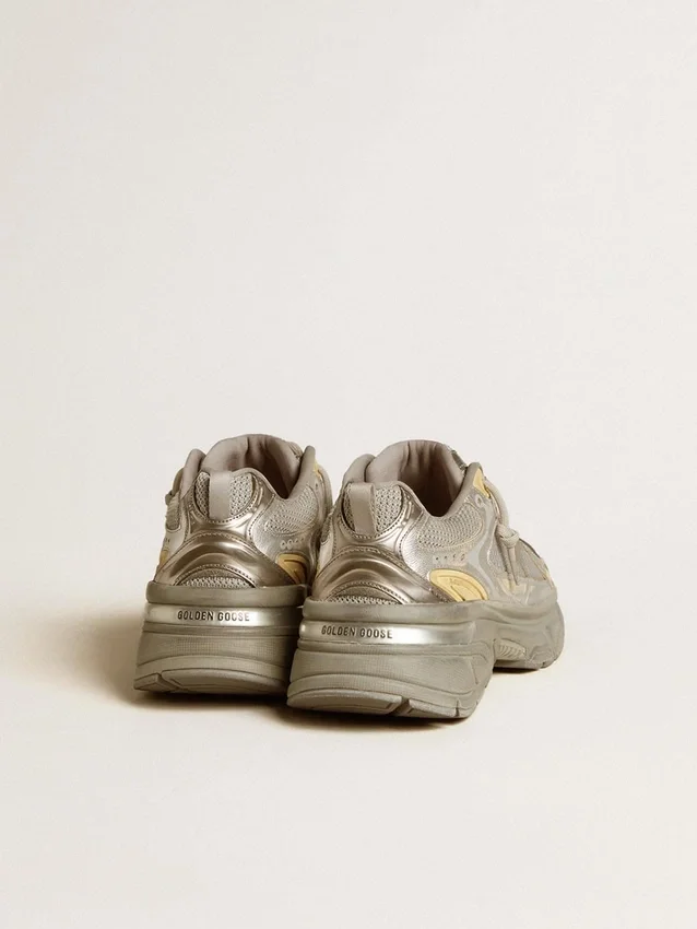 Herrenmodell „Lightstar“ aus Metallic-Leder und silbernem Mesh mit grauem Stern
