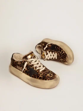Herrenmodell „Space-Star“ aus Ponyfell mit Animal-Print und Lammfellfutter
