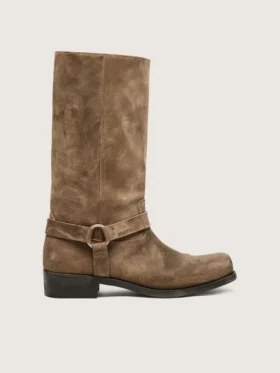 Hohe Damen-Bikerstiefel aus dunkelbeigem, gewachstem Wildleder mit Riemen und silberfarbener Schnalle