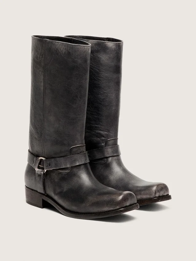Hohe Herren-Bikerstiefel aus schwarzem Leder mit Riemen und silberfarbener Schnalle
