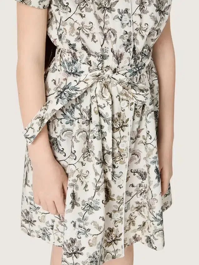 Journey-Mädchenkleid aus weißem Baumwoll-Canvas mit grünem Blumenprint
