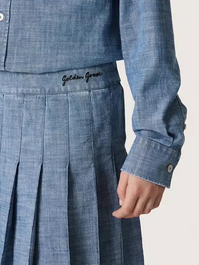 Journey-Minirock für Mädchen aus hellblauem Baumwoll-Chambray mit gesticktem Logo