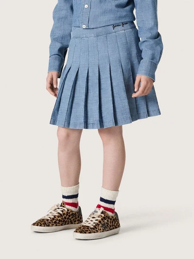 Journey-Minirock für Mädchen aus hellblauem Baumwoll-Chambray mit gesticktem Logo