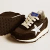 Junior-Marathon aus schwarzem Nylon mit aufgedrucktem Stern und Lederlasche an der Ferse