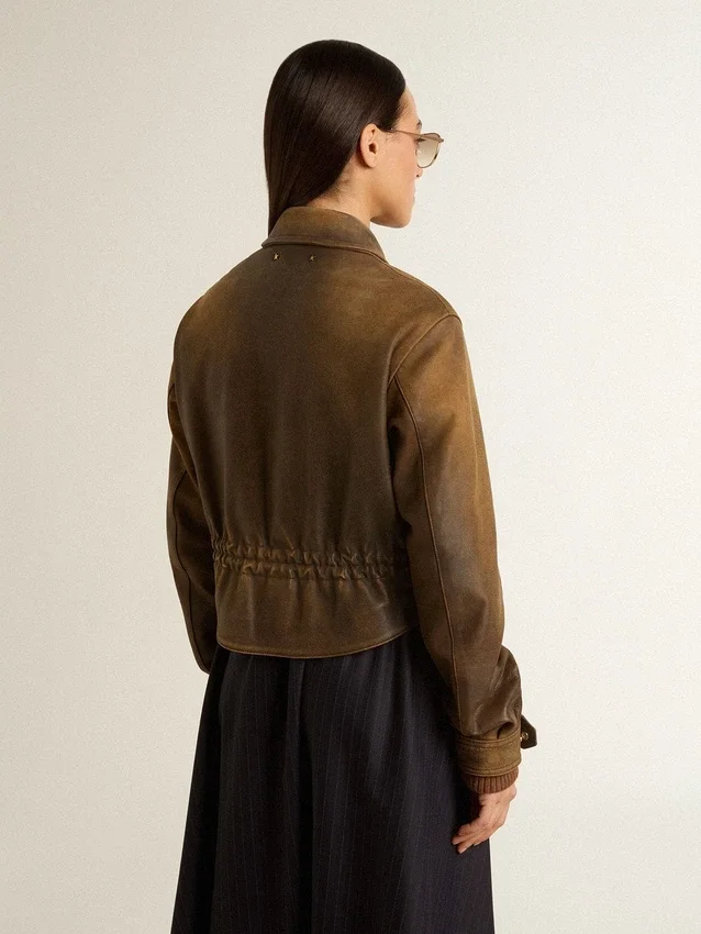 Kurze braune Leder-Bikerjacke für Damen mit Reißverschluss