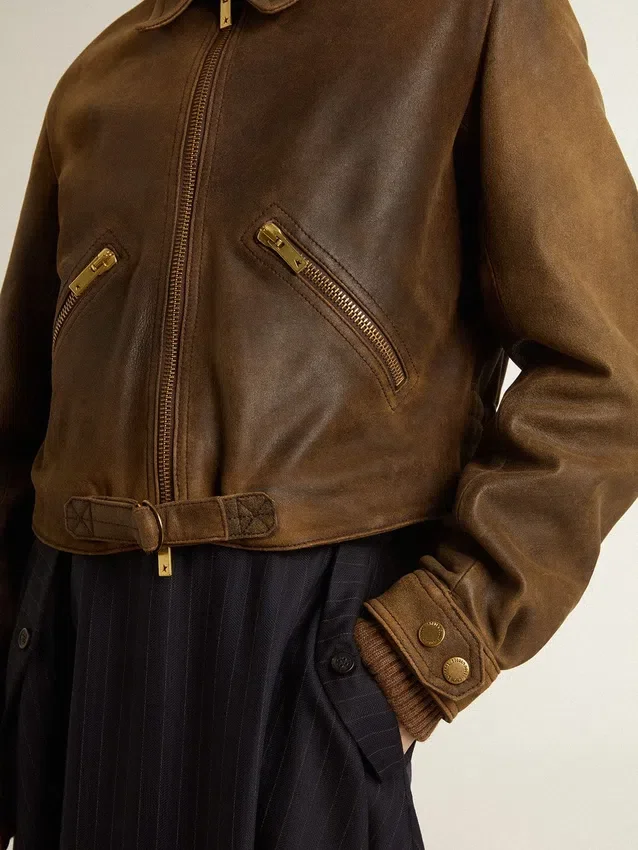 Kurze braune Leder-Bikerjacke für Damen mit Reißverschluss