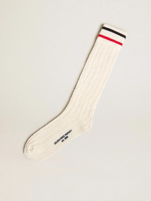 Lange gerippte Socken in Vintage-Weiß mit zweifarbigen Streifen