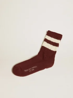 Lila Socken mit Used-Look-Details und abgenutzten weißen Streifen