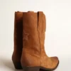 Low Wish Star Stiefel aus cognacfarbenem Wildleder mit eingearbeitetem Stern