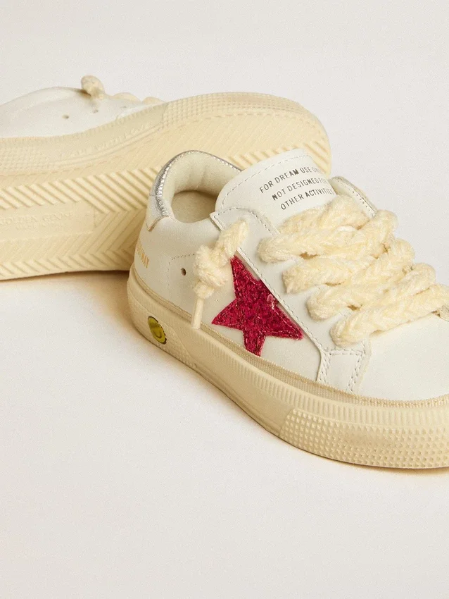 May Junior mit fuchsiafarbenem Glitzerstern und Fersenlasche aus Metallic-Leder