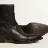 Niedrige „Debbie“-Stiefel aus schwarzem Leder mit Schlangenprint