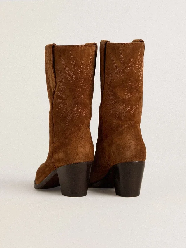 Niedrige „Wish Star“-Stiefel aus cognacfarbenem Wildleder mit ton-in-ton gesticktem Stern