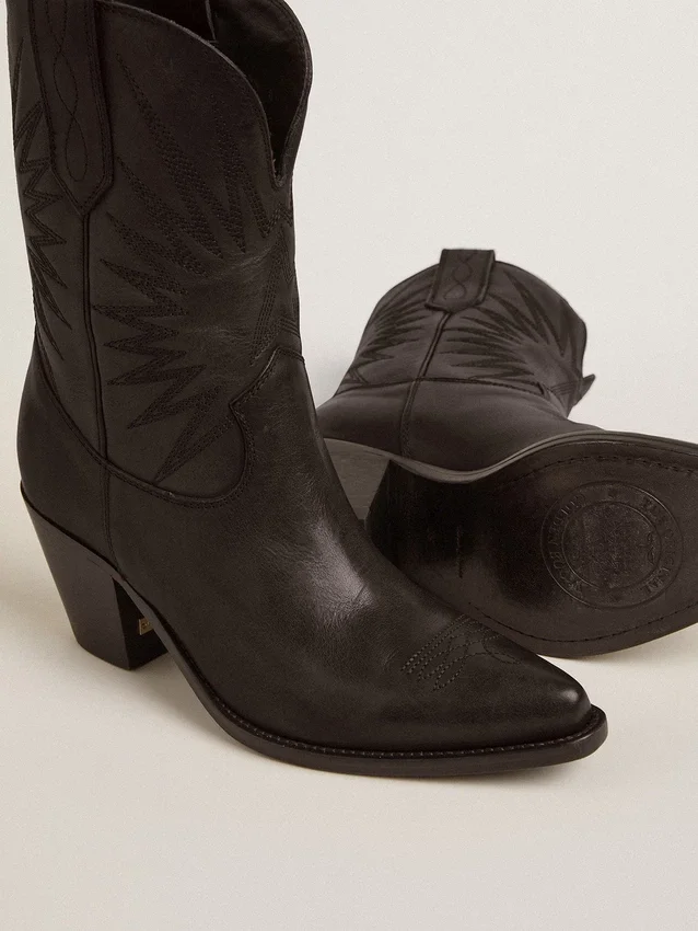 Niedrige „Wish Star“-Stiefel aus schwarzem Leder mit Ton-in-Ton-eingearbeitetem Stern