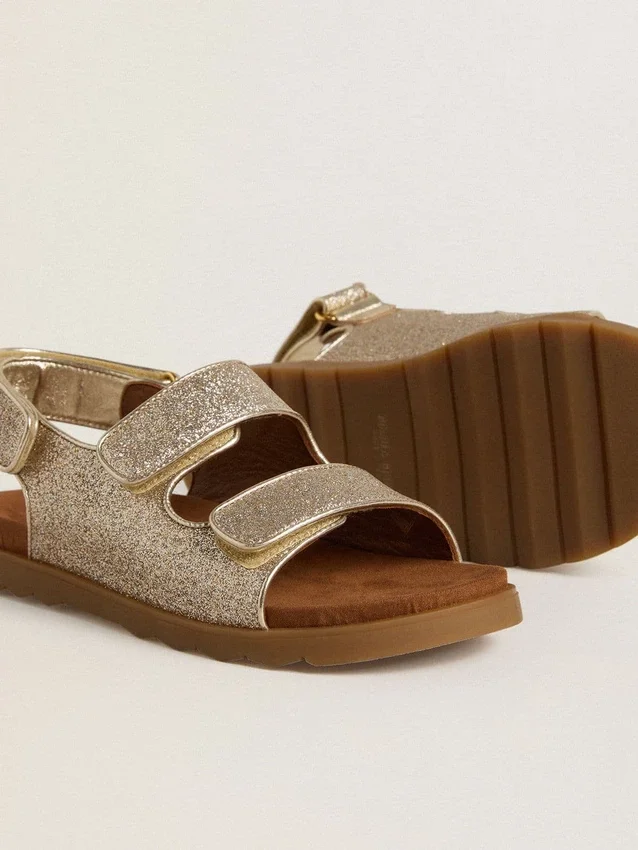 Noa Young Sandalen aus Mikroglitzer- und Platinleder