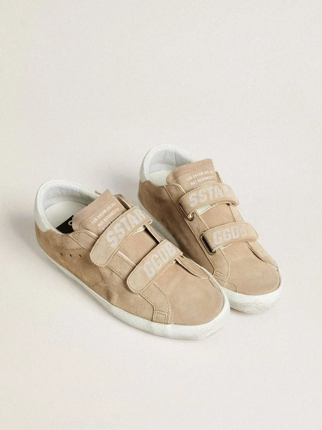 Old-School-Damenschuhe aus beigem Wildleder mit weißer Fersenlasche aus Leder