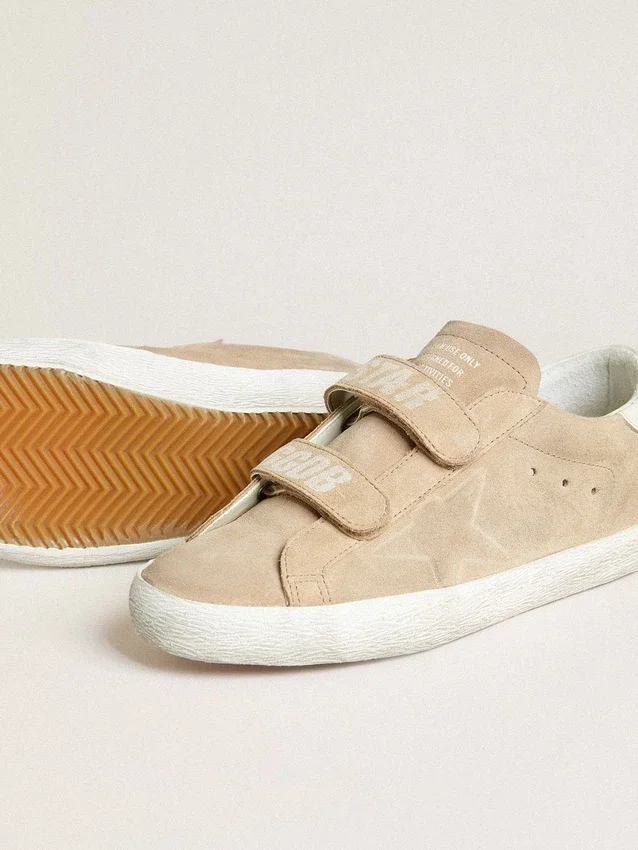 Old-School-Damenschuhe aus beigem Wildleder mit weißer Fersenlasche aus Leder