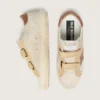 Old-School-Damenschuhe aus perlfarbenem Wildleder mit ziegelrotem Lederstern und Raffia-Riemen