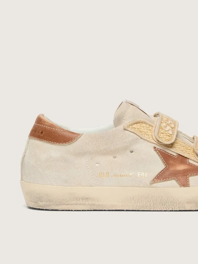 Old-School-Damenschuhe aus perlfarbenem Wildleder mit ziegelrotem Lederstern und Raffia-Riemen