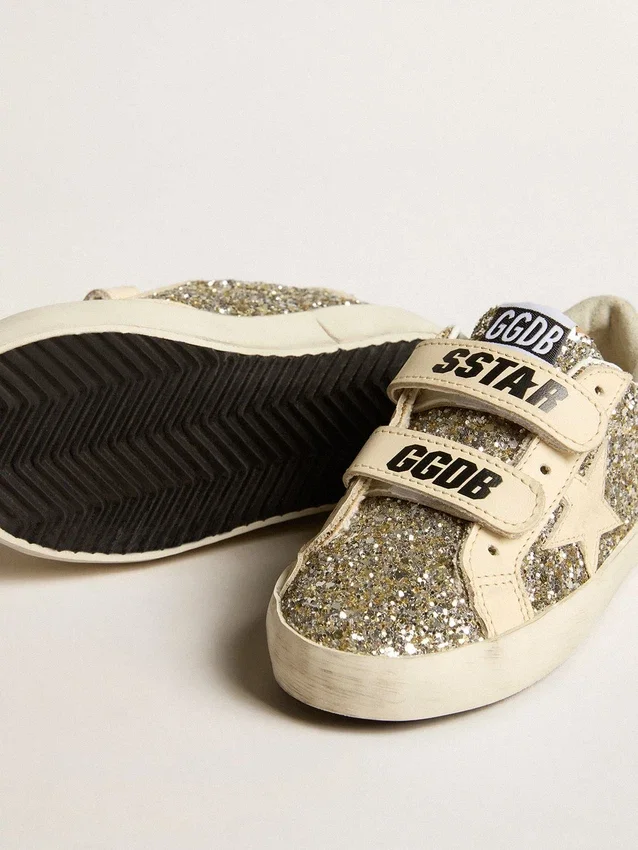 „Old School Young“ in Platin-Glitzer mit Lederstern und Fersenlasche