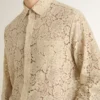 Oversize-Hemd aus cremefarbener, durchscheinender Spitze