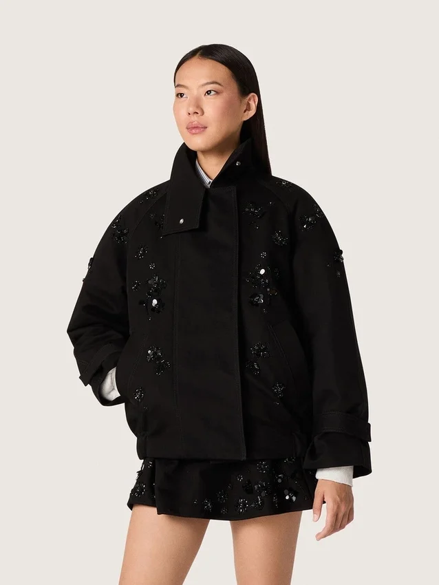 Oversize-Jacke für Damen aus schwarzem Baumwoll-Twill mit floraler Paillettenstickerei