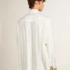 Oversized-Herrenhemd in „Worn-White“-Optik mit vertikalen Streifen
