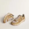 „Running Sole“ aus beigem Nubukleder mit beigem Lederstern