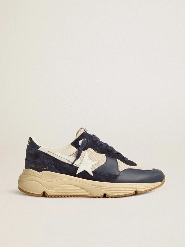 „Running Sole“ aus cremefarbenem Mesh und blauem Leder mit einem weißen Lederstern