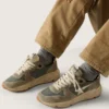 „Running Sole“ aus grauem Wildleder mit weißem Stern und weißer Fersenlasche