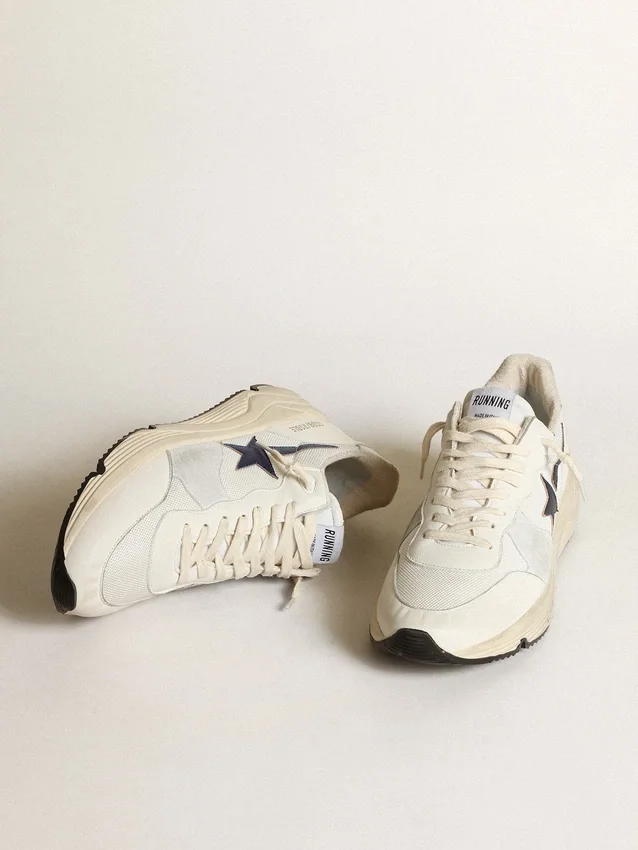 Running Sole aus weißem Leder und Mesh mit blauem, laminiertem Lederstern