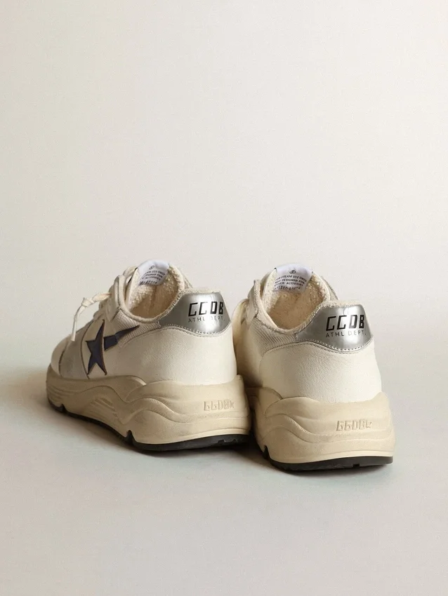Running Sole aus weißem Leder und Mesh mit blauem, laminiertem Lederstern