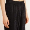 Schwarze Damen-Jogginghose mit Ton-in-Ton-Toile-de-Jouy-Print